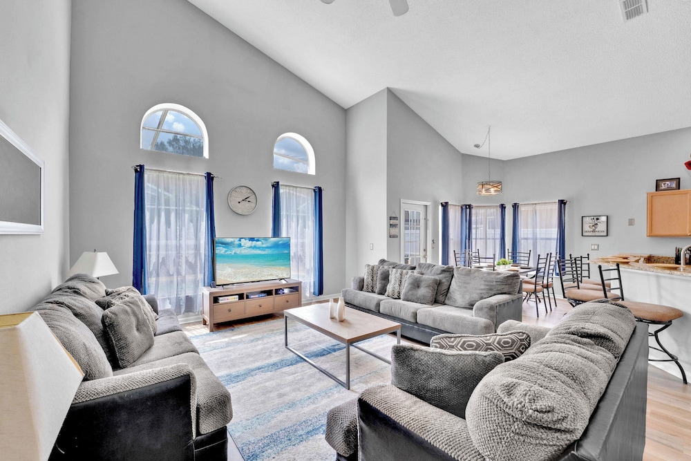 Enchanting Vacation Haven — 4-Star Luxury Hotel in Davenport, United States