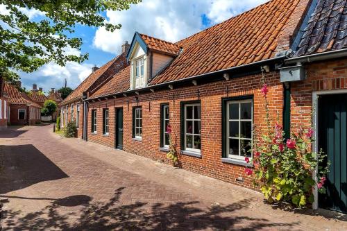 Winsum Groningen 6 pers. Cosy Cottage Op en Bie t Woater — 4-Star Luxury Hotel in Winsum, Netherlands