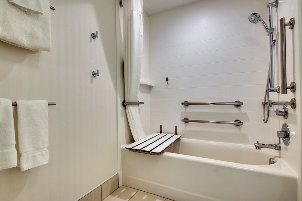 Holiday Inn Express & Suites Findlay North by IHG - photo 8