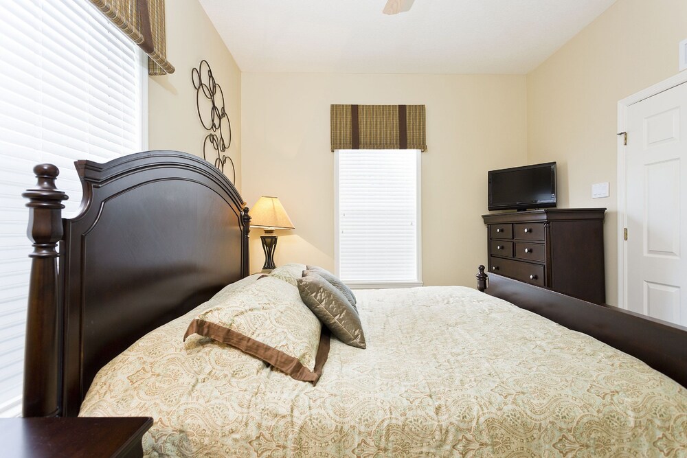 Reunion Resort by Intteli Fun Rentals - photo 3