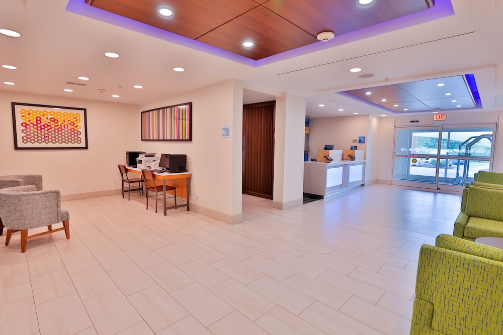 Holiday Inn Express & Suites Dickson by IHG - photo 27