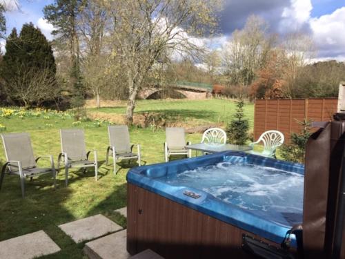 FREE HOT TUB use Exclusive Idyllic Large Themed Cumbrian Mill Countryside 100s 5star most loved in Carlisle, United Kingdom