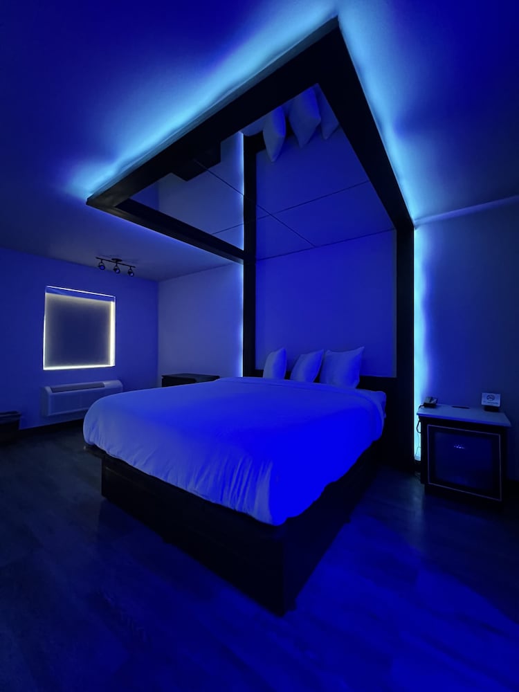 Imperial Suites Adults Only - photo 7