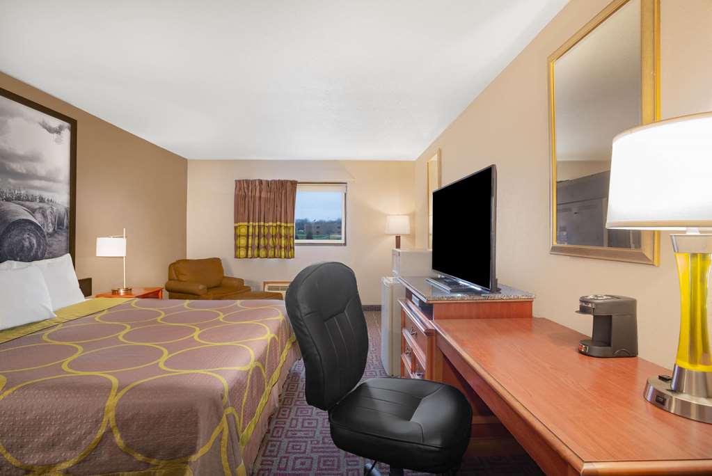 Super 8 by Wyndham Fort Madison - photo 9