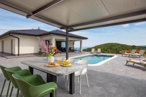 Villa Mantis — 4-Star Luxury Hotel in Moscenicka Draga, Croatia