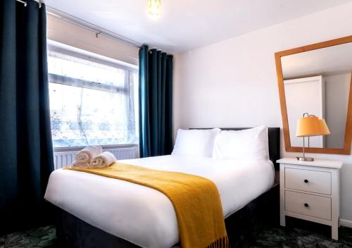 Home in Reading Berkshire for Contractors & Families with Free Parking & WiFi — 4-Star Luxury Hotel in Reading, United Kingdom