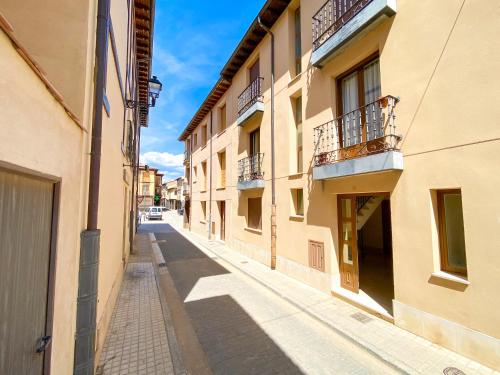 Vivienda Turistica Los Leones — hotel in Berlanga De Duero