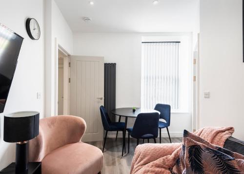 Cozy Vibes Refined 2br Flat 20718454 — Bury