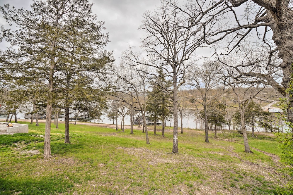 Quaint Table Rock Lake Hideout with Pool Access - photo 15