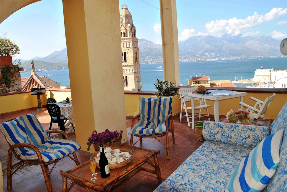 Sea View Appartment for 6 Person — 4-Star Luxury Hotel in Gaeta, Italy
