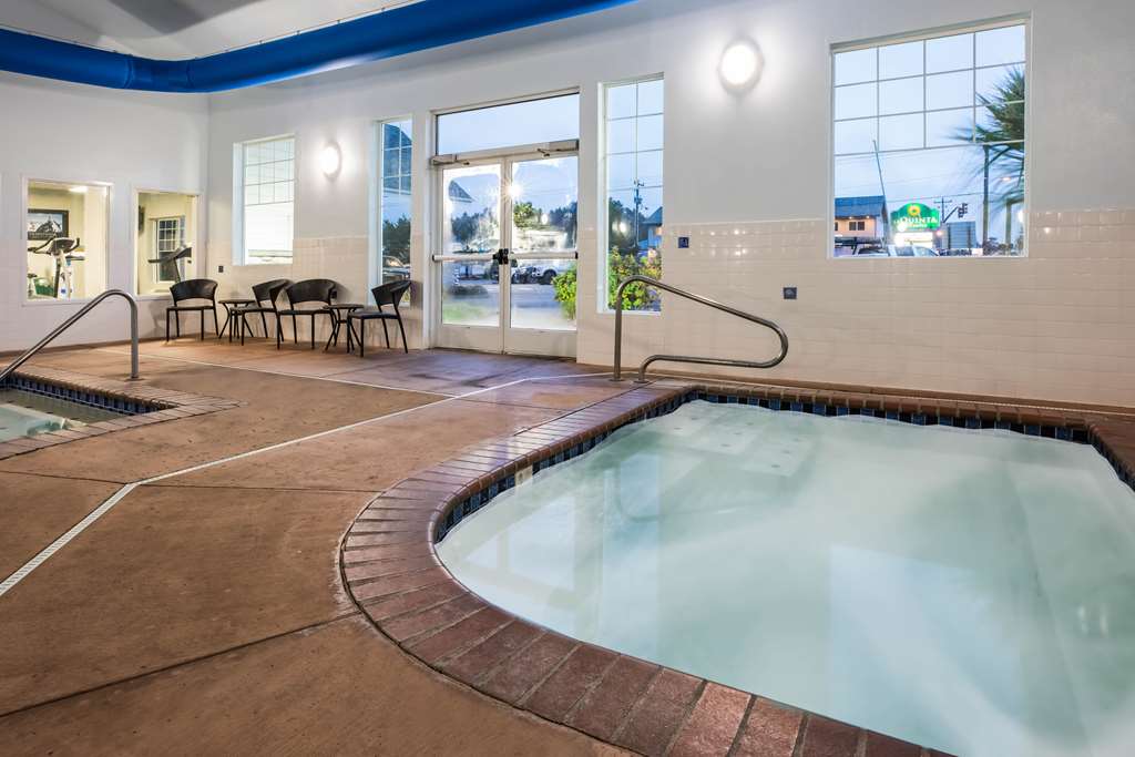 La Quinta Inn & Suites by Wyndham Newport - photo 10