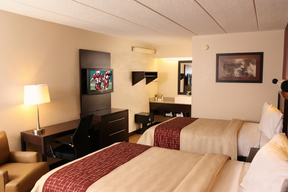 Red Roof Inn PLUS Philadelphia Airport - photo 10
