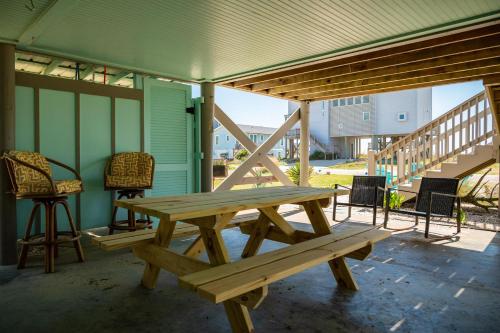 Conch West by Oak Island Accommodations - photo 12