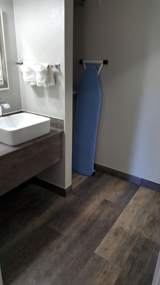 Lake Ridge Hotel - photo 55