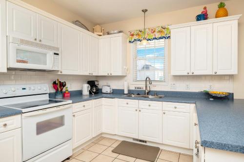 A Bit O'Heaven by Oak Island Accommodations - photo 25
