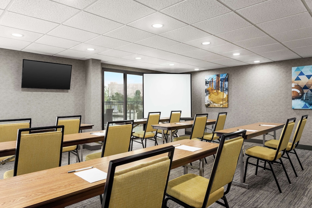 Hampton Inn Kansas City Airport - photo 28