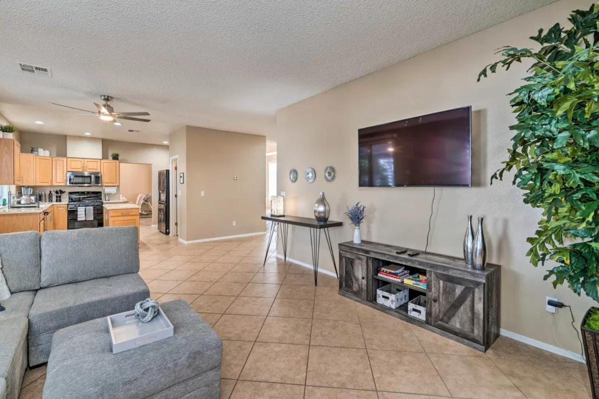 A Beautiful House with Hot Tub Grill & Games