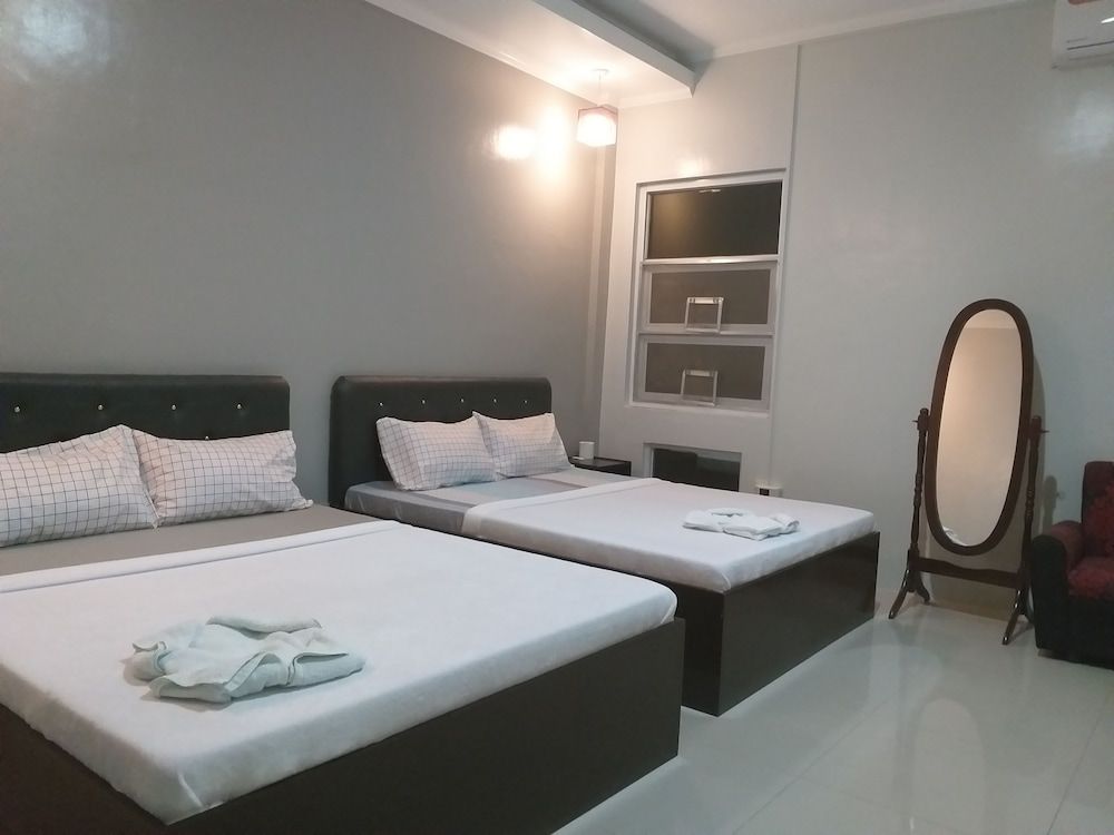 Grand Robertos Inn