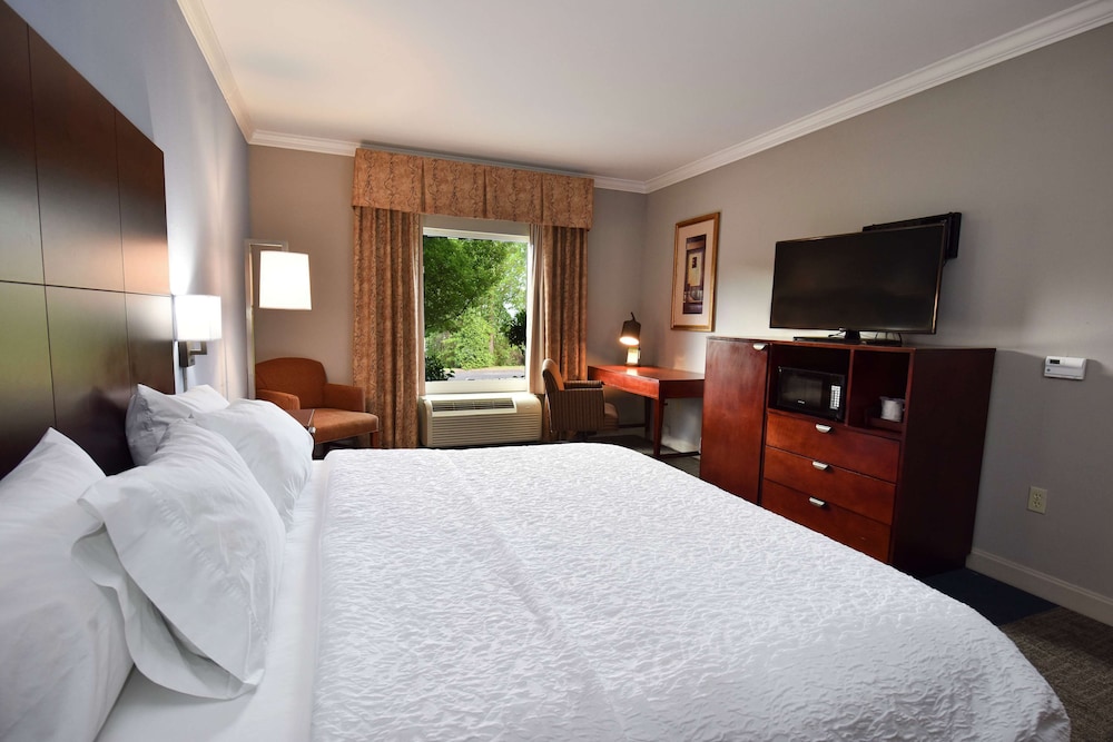Hampton Inn Alexander City - photo 21