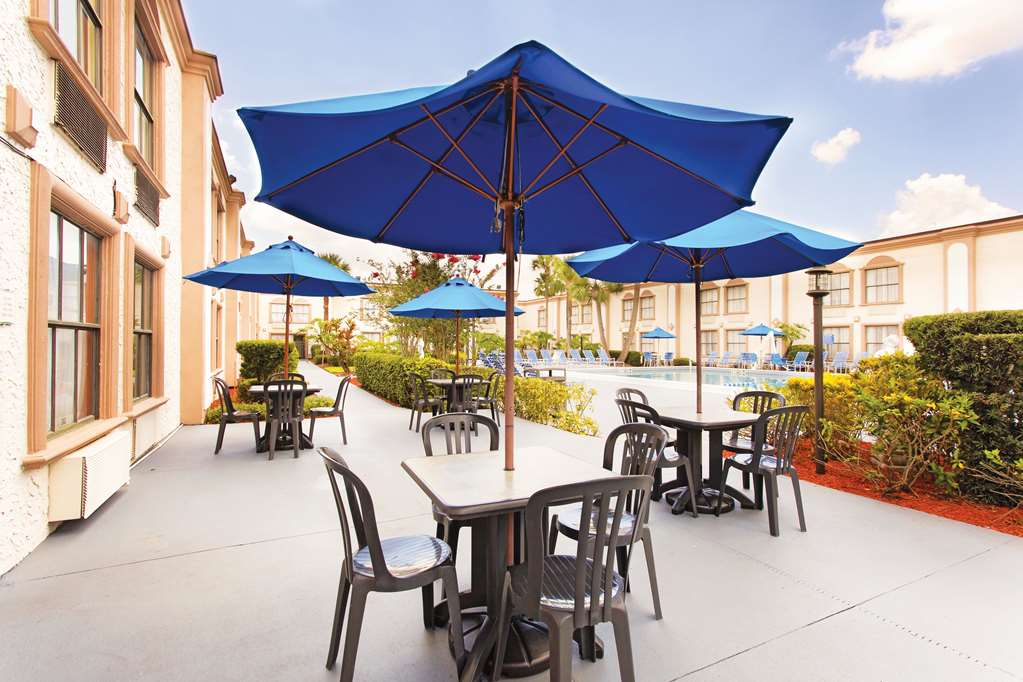 La Quinta Inn by Wyndham Orlando International Drive North - photo 10
