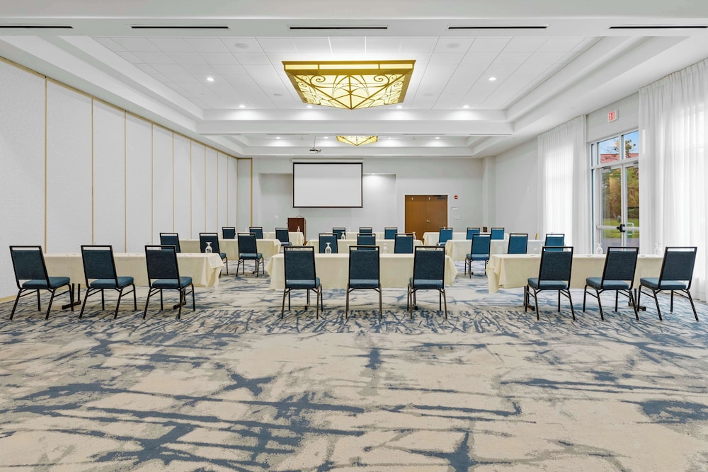 Hilton Garden Inn Auburn - photo 57
