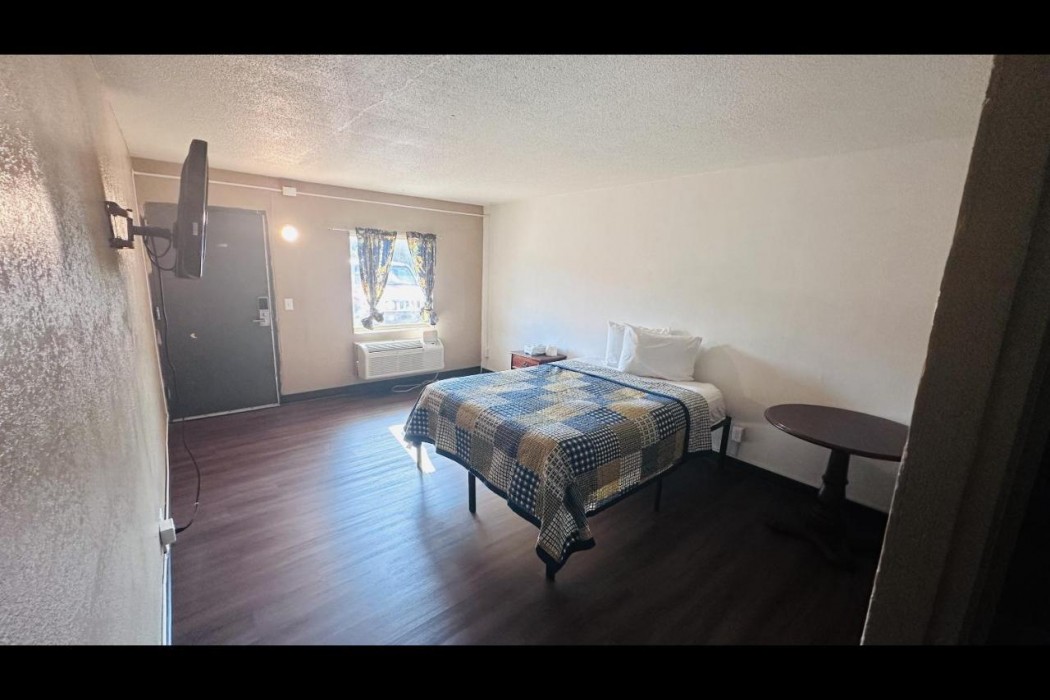 Hallmark Inn By OYO Fort Wayne - photo 9