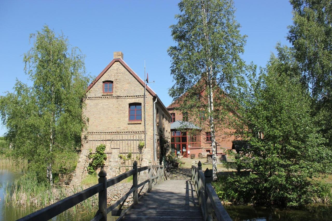 Rosenhaus der Wasserburg — 4-Star Luxury Hotel in Gielow, Germany
