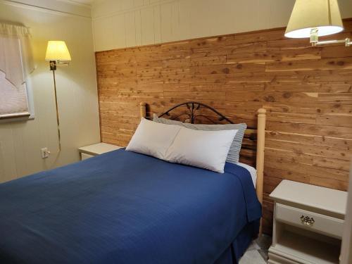 Husker Inn - photo 18