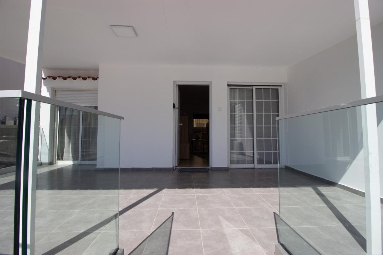 Modern 2br Steps From Beach