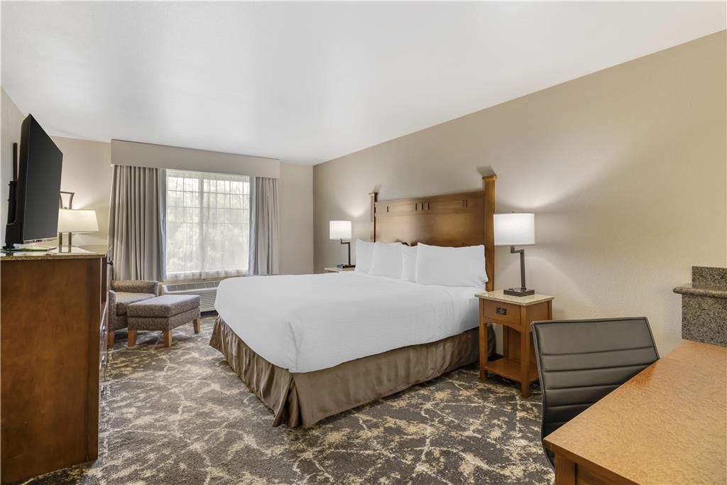 Best Western Plus Riverfront Hotel & Suites - photo 31