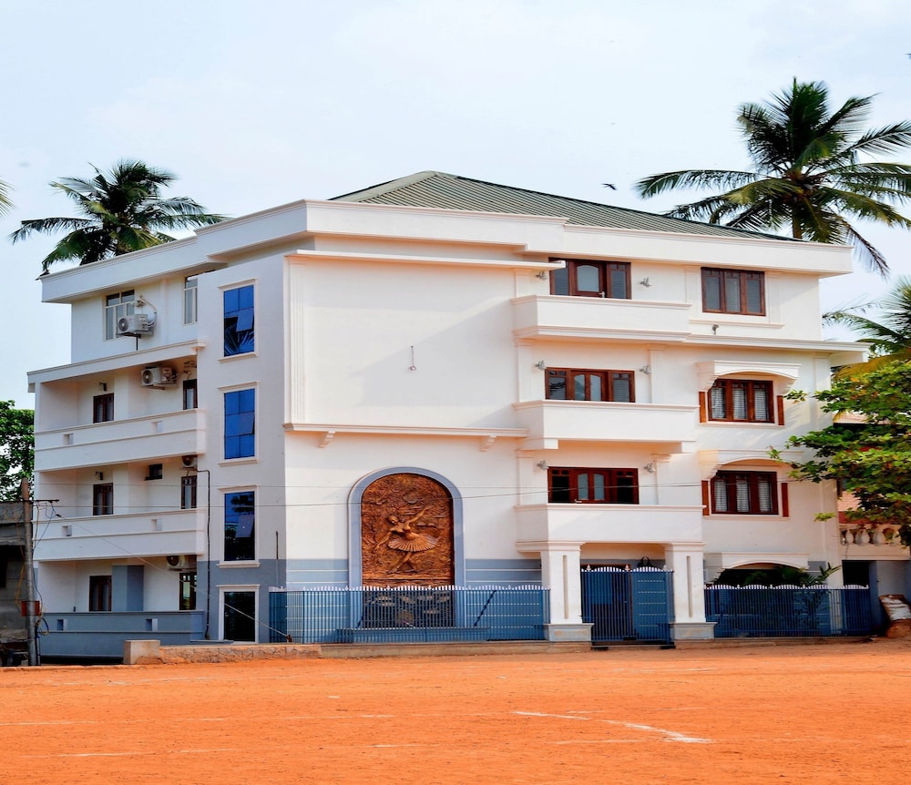 French Avenue - carbon neutral hotel in Mahe