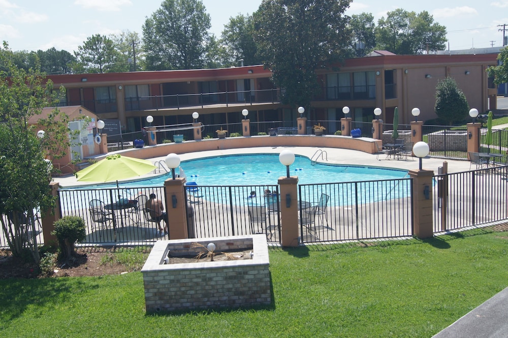 Days Inn by Wyndham Durham Near Duke University - photo 56