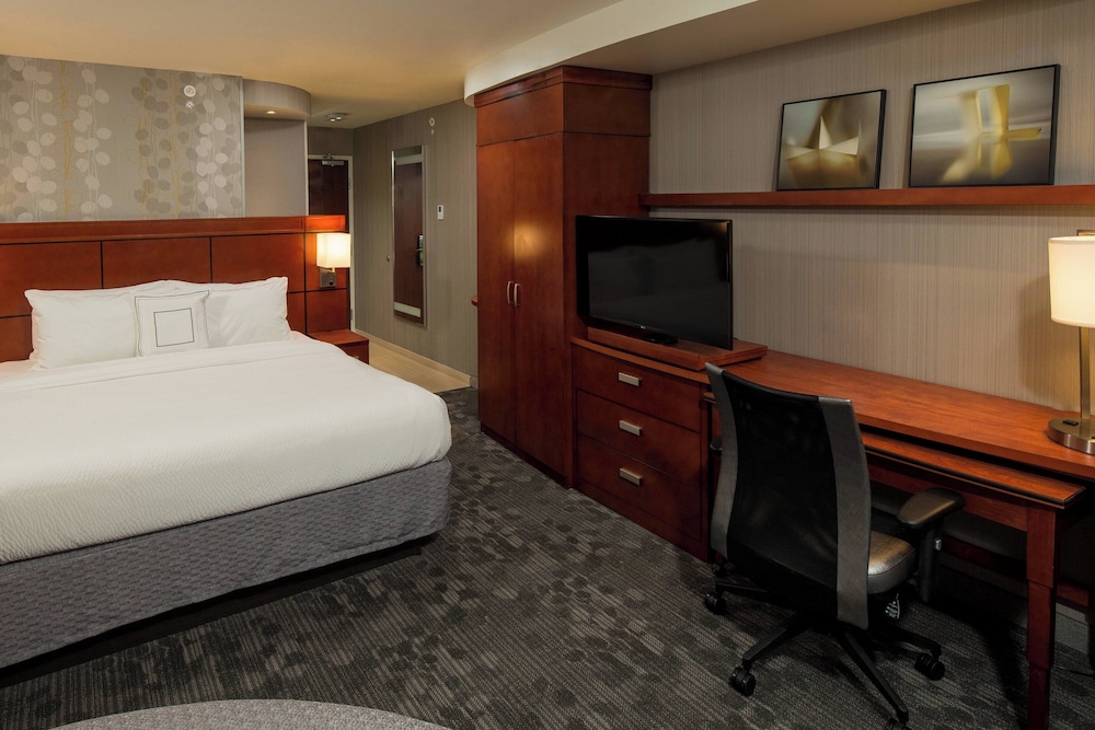 Courtyard Marriott Lafayette - photo 18