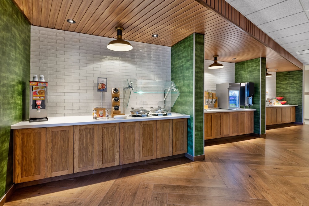 Fairfield Inn & Suites by Marriott Grand Rapids North - photo 29