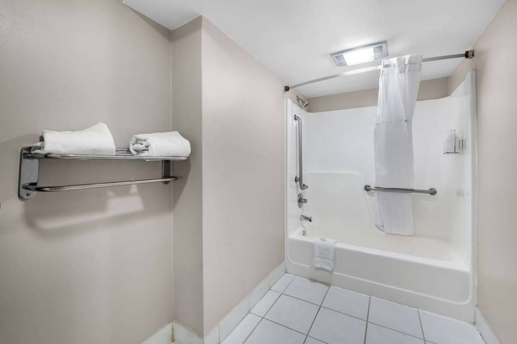 Days Inn by Wyndham Raleigh Midtown - photo 21