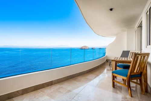 Blue Horizon 902 @ Residences — 4-Star Luxury Hotel in Puerto Vallarta, Mexico