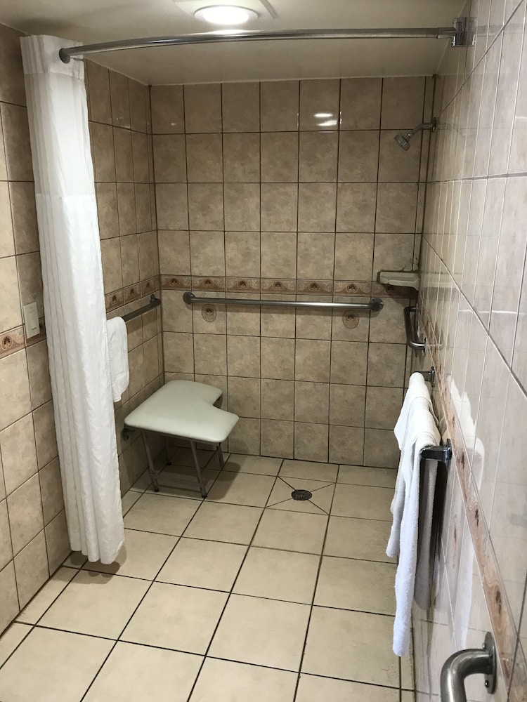 Economy Inn Lax - photo 17
