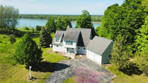 Sandhill House Spectacular Lake Home with Toys — 4-Star Luxury Hotel in Beulah, United States