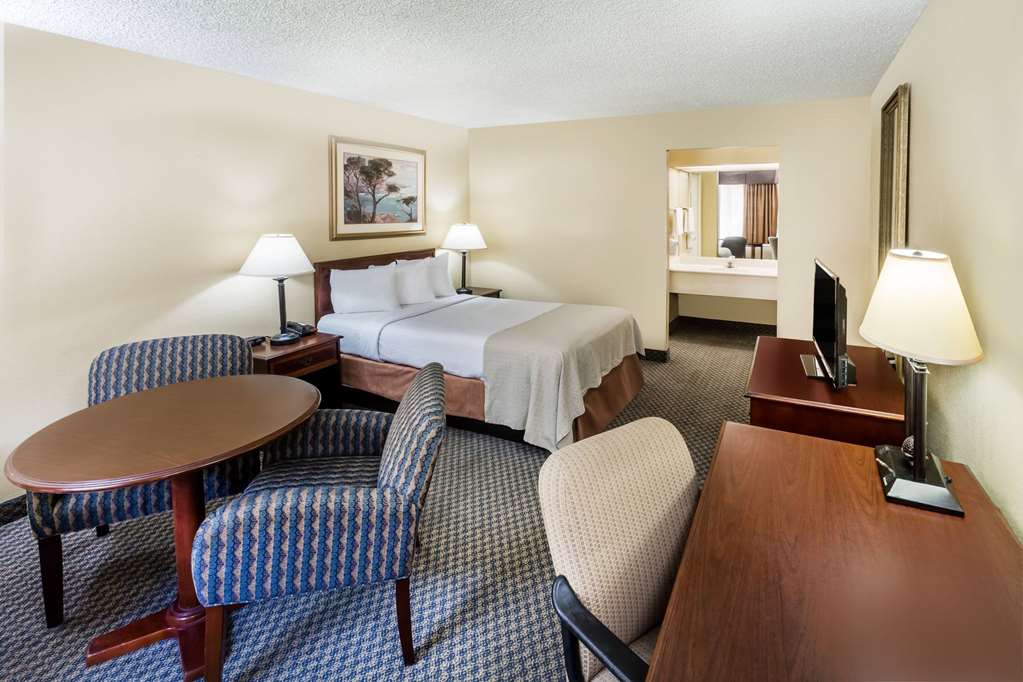 Days Inn & Suites by Wyndham Jennings - photo 16