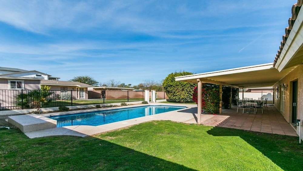 North Phoenix 6 Bedroom With Guest House & Pool — 4-Star Luxury Hotel in Phoenix, United States