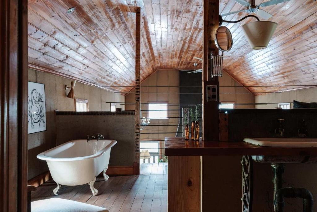 The Barn Daylesford — carbon neutral stay, Daylesford