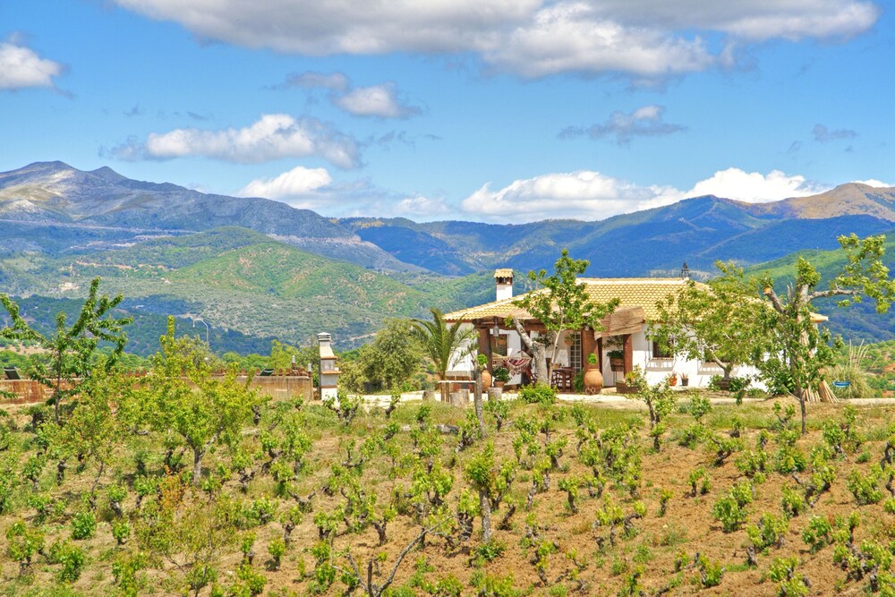 Casa Rural Juzcar — 4-Star Luxury Hotel in Juzcar, Spain