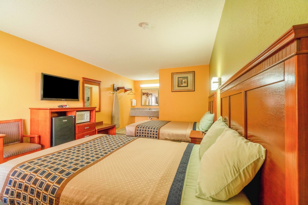 Crown Inn By Oyo Denver Tx - photo 18