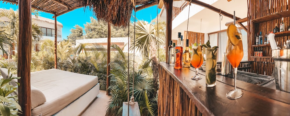 Poolside bar
