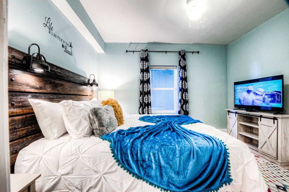 Laketown Wharf Resort by Aneliya's Rentals - photo 267