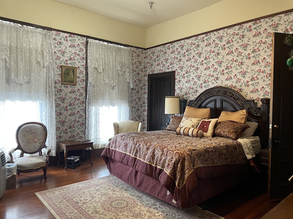 Grand Gables Inn Bed & Breakfast - photo 13