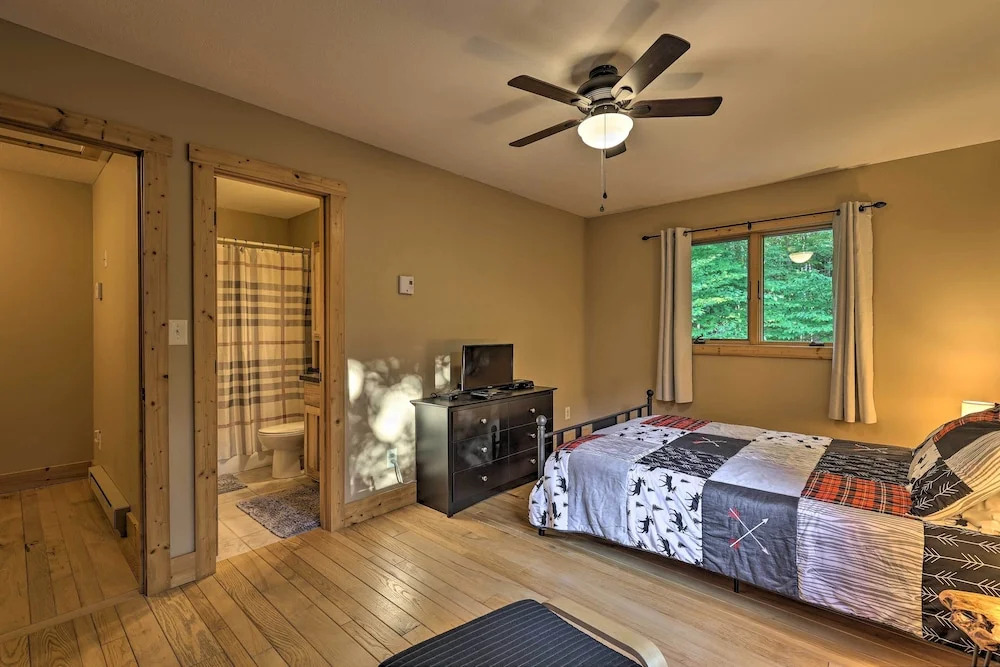2 Mi to Beech Mtn Resort: Cabin w Deck & Grill - photo 3