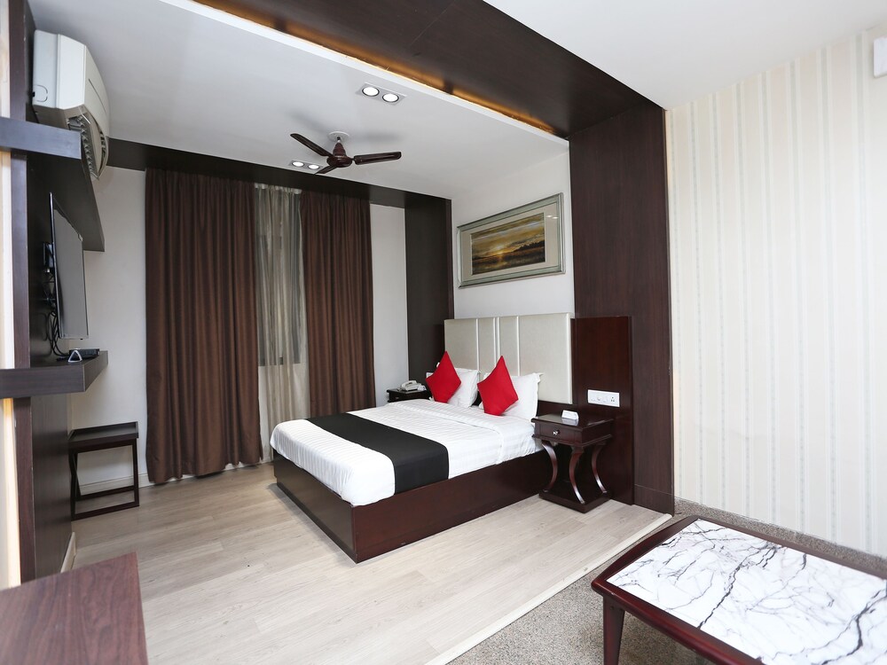 Oyo 38400 Gaurav Garden Raipur — Raipur