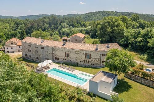 Villas Martincici with large pool — 4-Star Luxury Hotel in Groznjan, Croatia