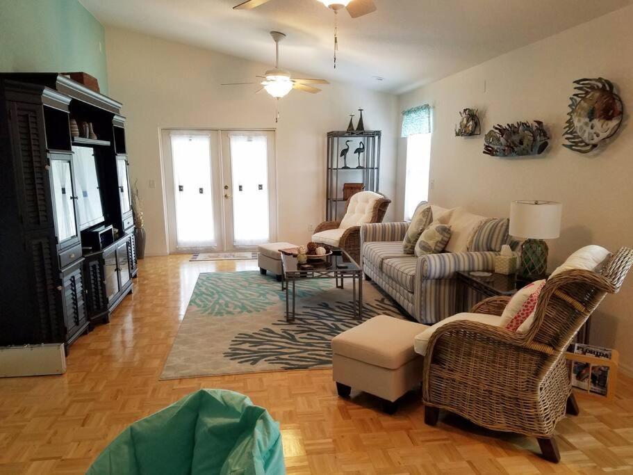Sunset Beach Overlook — 4-Star Luxury Hotel in Tarpon Springs, United States